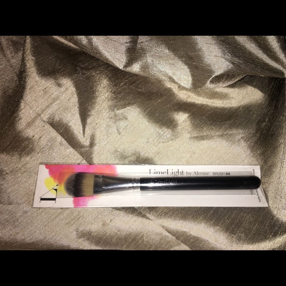 LimeLight Foundation Brush