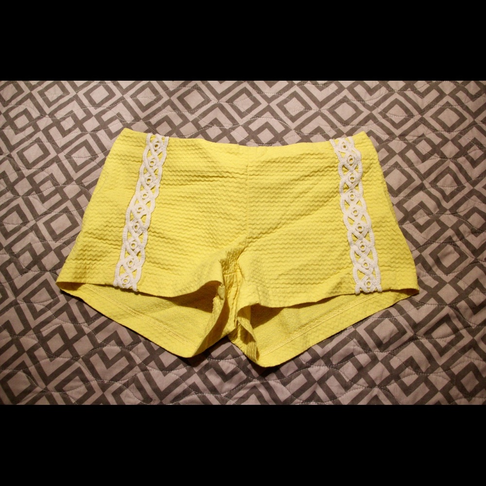 Yellow/White Trim Lilly Pulitzer Shorts (Size 2)