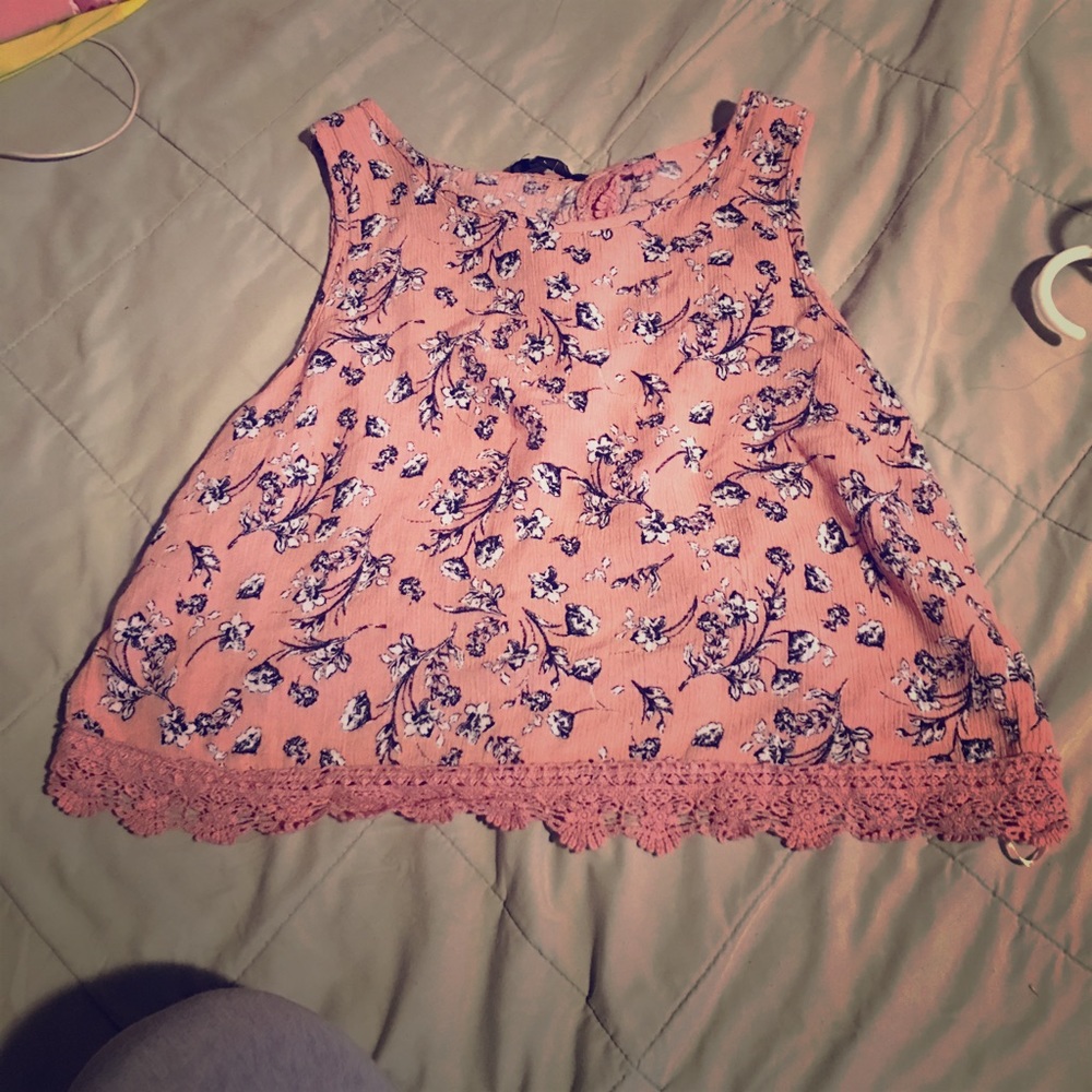 crop top/open back