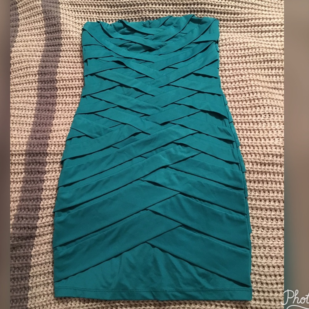 Never been worn strapless turquoise body dress