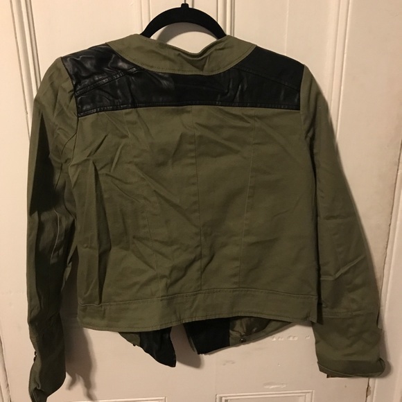 Light jacket 💓 - Picture 2 of 4