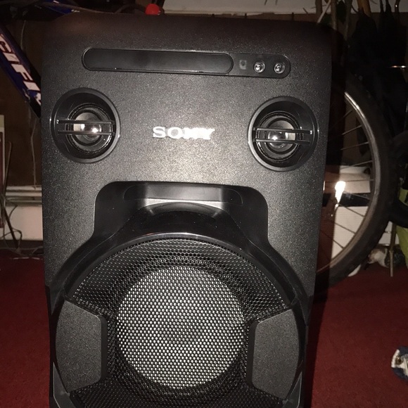 Sony Bluetooth speaker - Picture 1 of 3