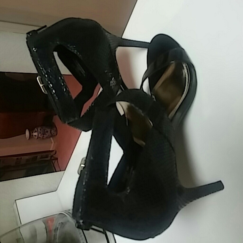 Shoes - Picture 2 of 4