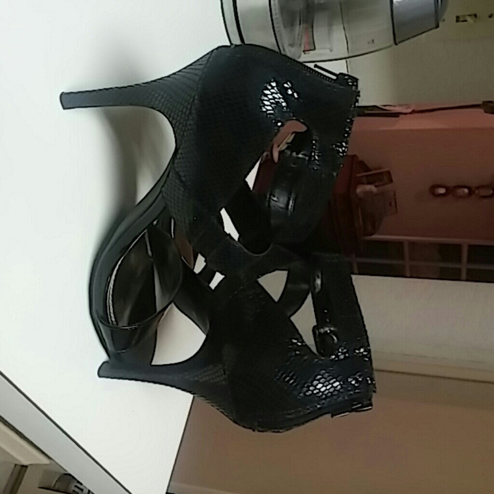 Shoes - Picture 3 of 4