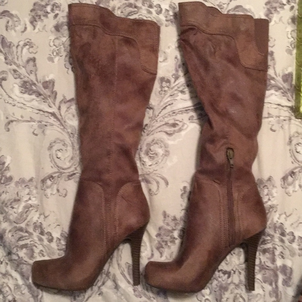 New BCBG Knee boots