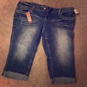 NWT Women's plus jean capris