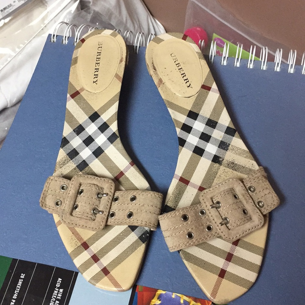 Burberry slides with heel