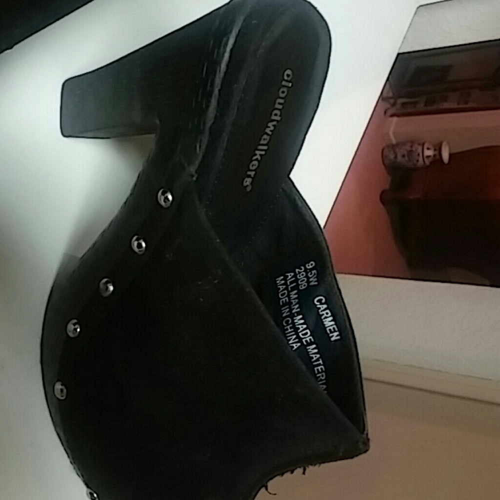 Shoes - Picture 3 of 4