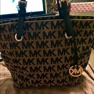 Micheal Kors Purse