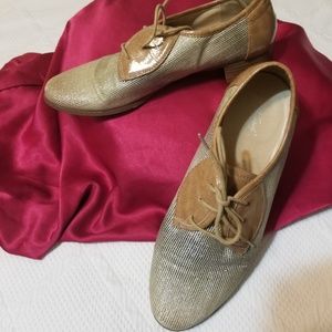 Wanted 2 Toned Oxford