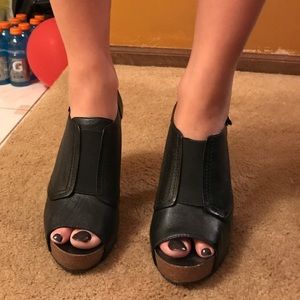 Vince camuto black heels
