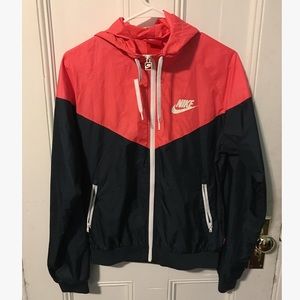 ✨Nike windbreaker ✨