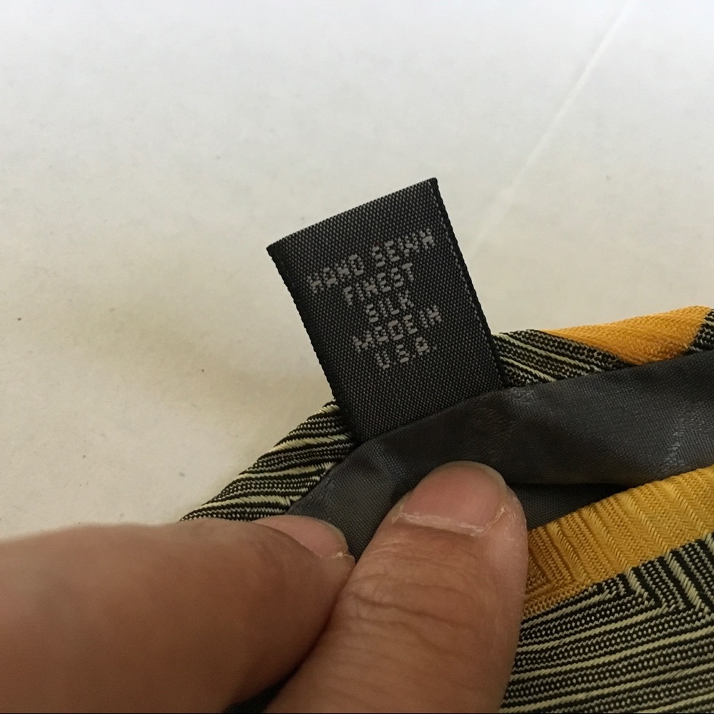 🎊🎉HP🎊 Robert Talbott  hand sewn silk neck tie. E - Picture 8 of 8