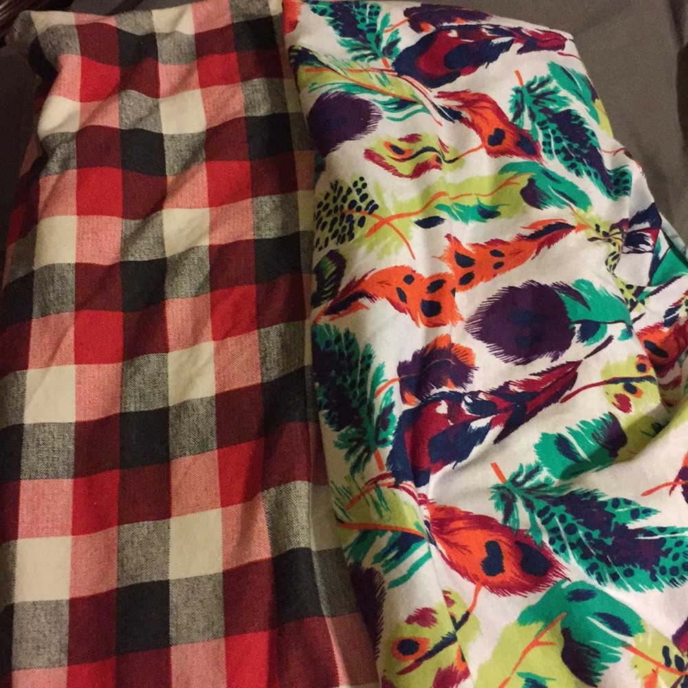 2 nursing cover/car seat cover