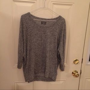 Converse 3/4 wide neck top Size: M