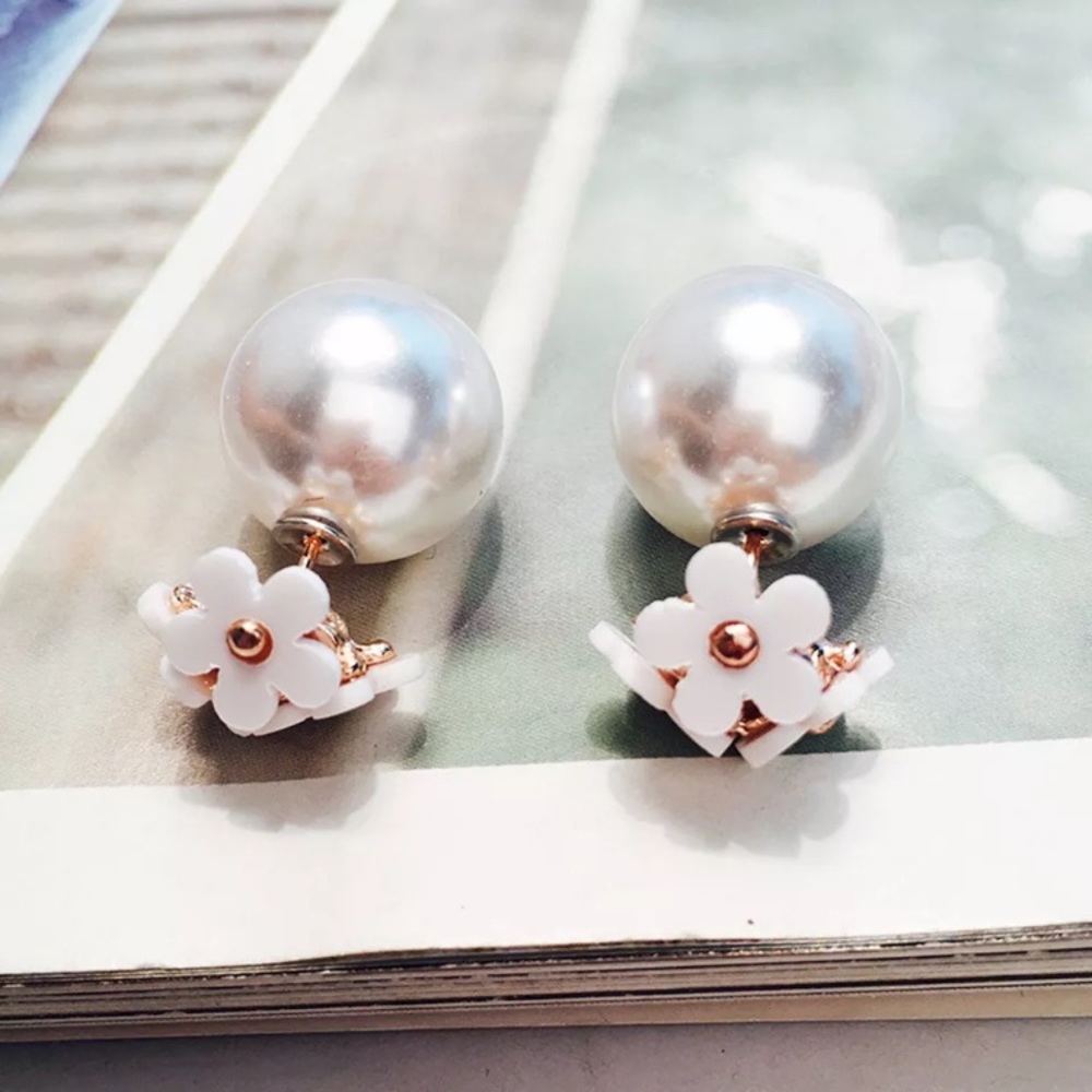 4/$10•Pearl Back Flower Earrings - Picture 1 of 2