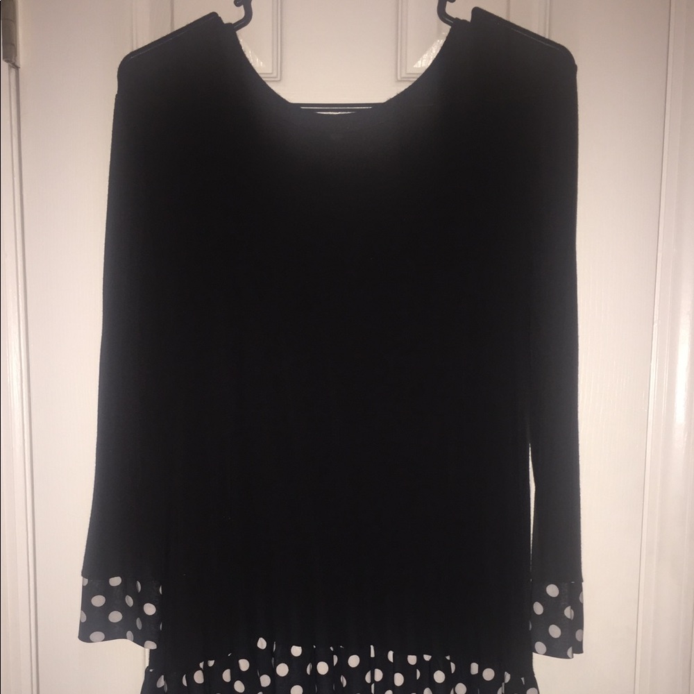 Tunic with black and white polka dots