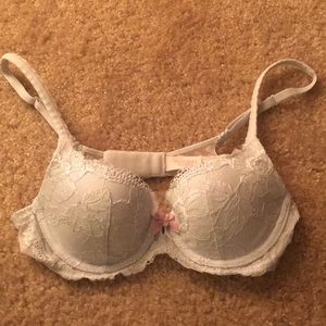 Victoria's Secret Bra - *LIKE NEW*