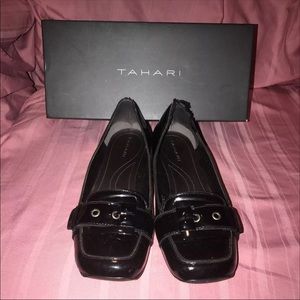 TAHARI patent leather flats