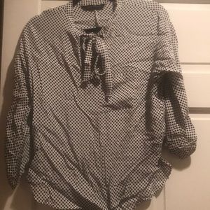 Polka dot top with tie 3/4 sleeve