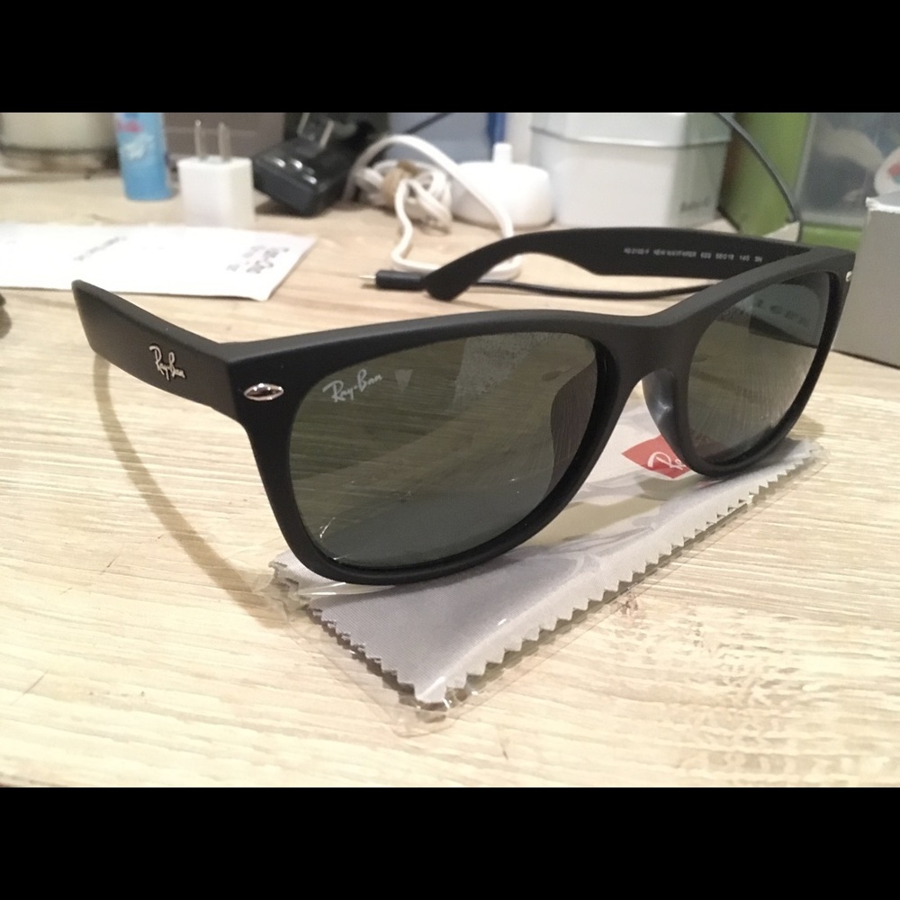 ❤️SOLD❤️ Ray-Ban's New Wayfarer Unisex Sunglasses