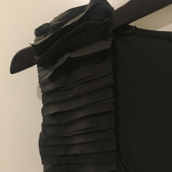 Hugo Boss slate-colored top with ruffle. - Picture 6 of 6