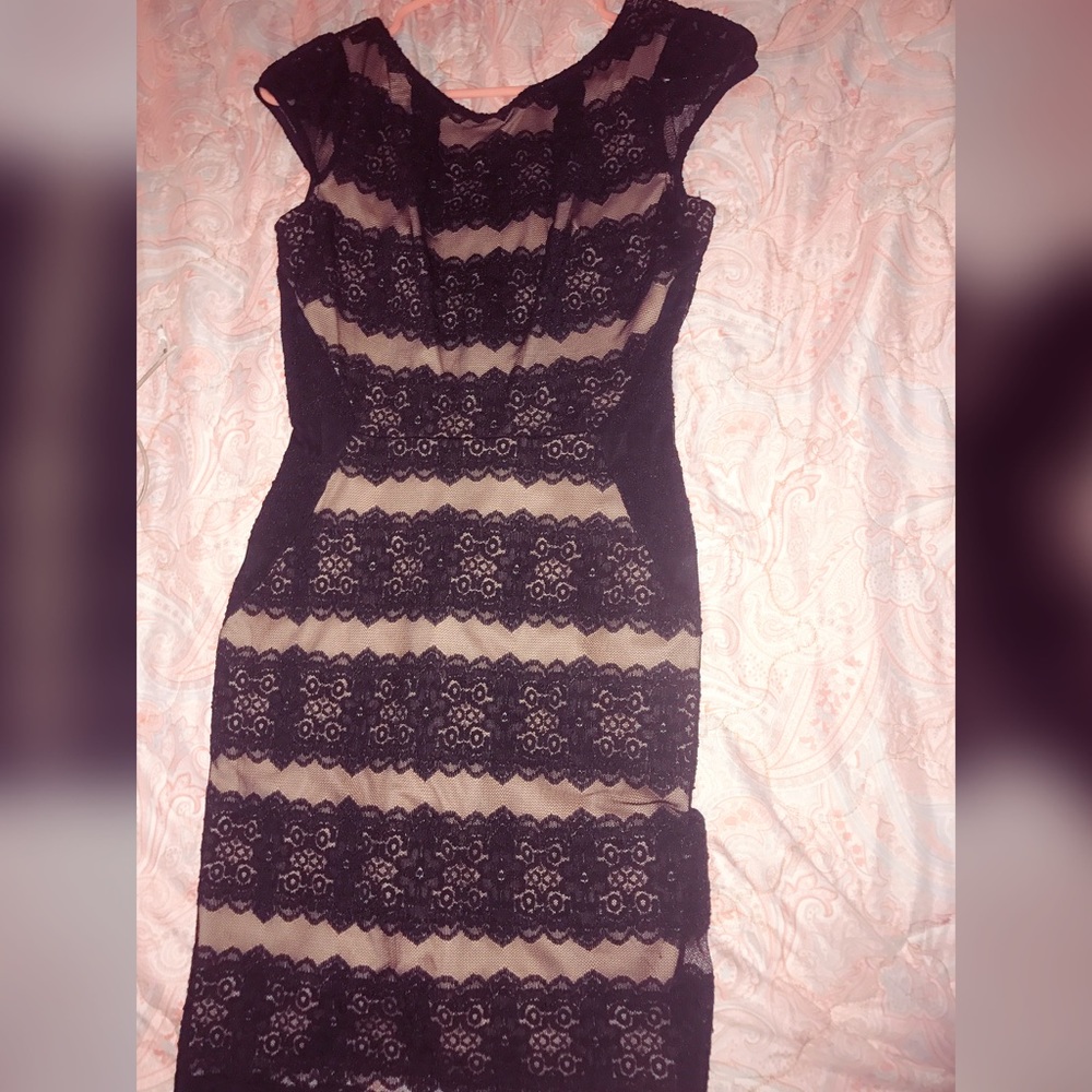 Pretty laced dress😍