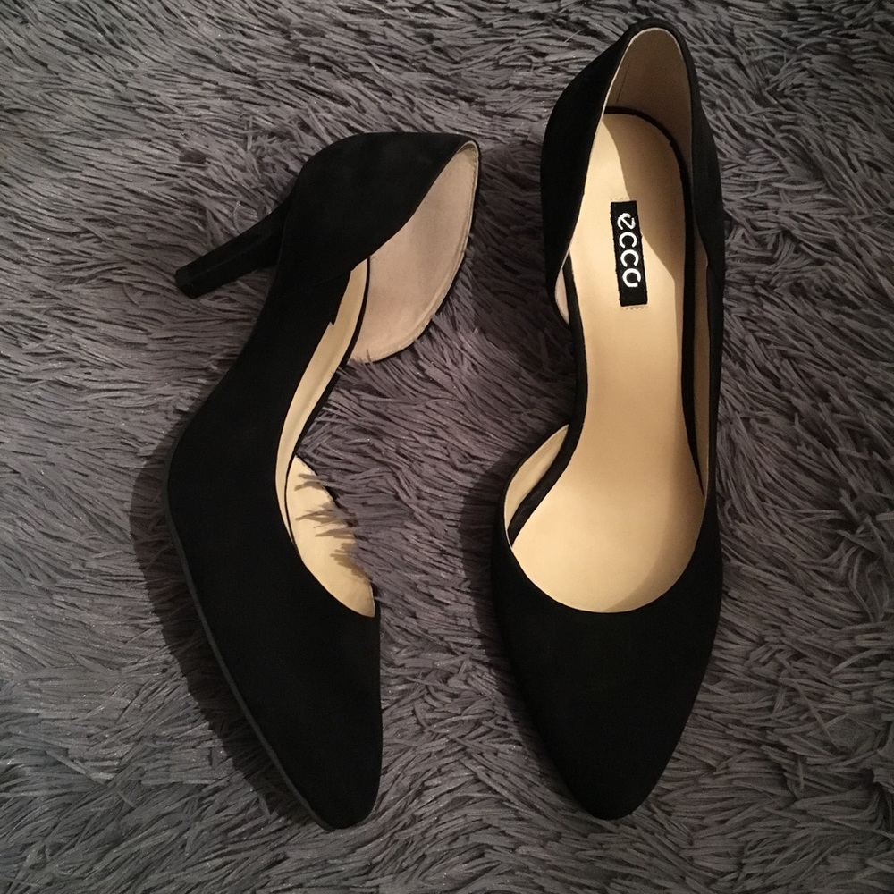 Black suede heels