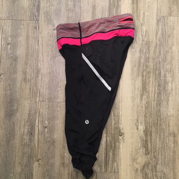 Lululemon hot pink and black yoga knee length - Picture 3 of 4