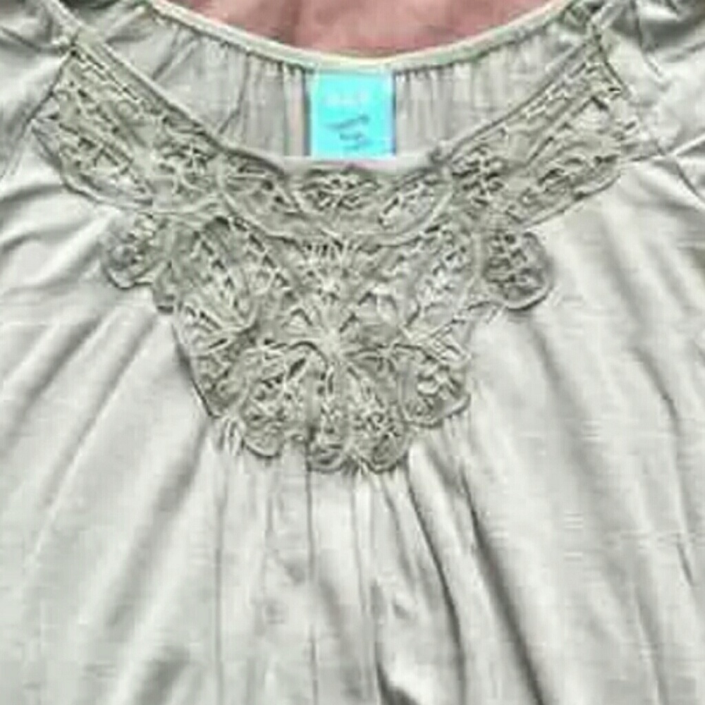 Embroidered Top - Picture 3 of 6