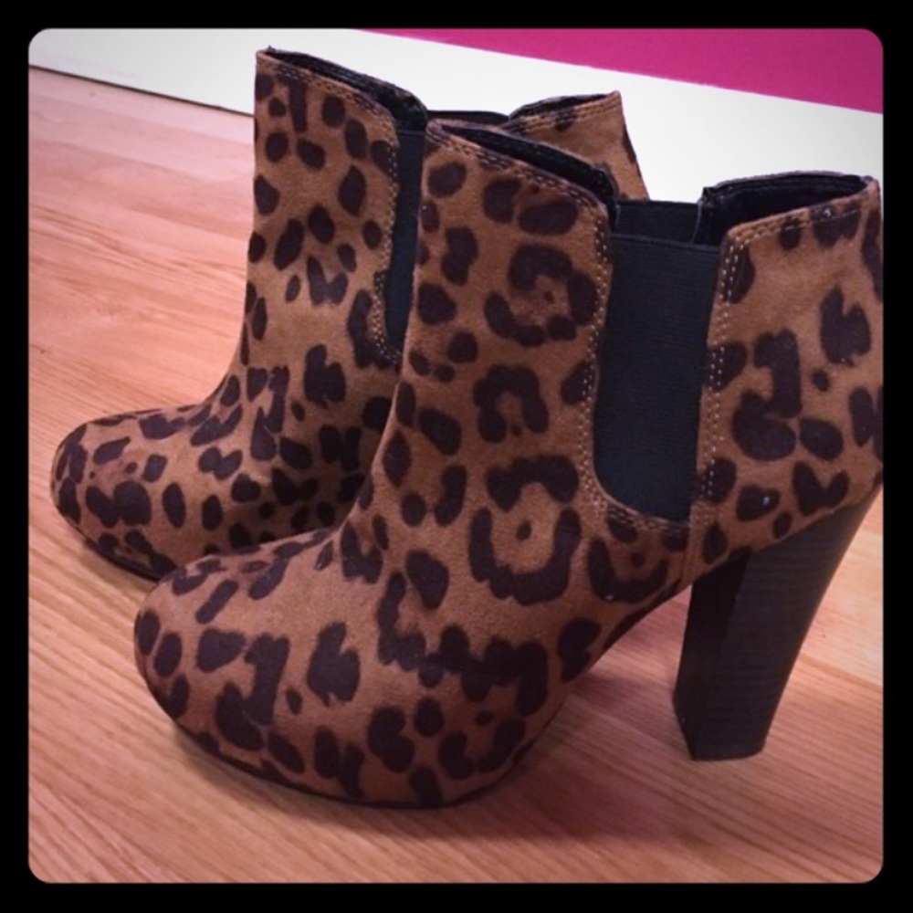 ⬇️last markdown⬇️leopard booties