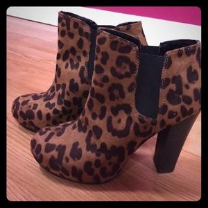 ⬇️last markdown⬇️leopard booties
