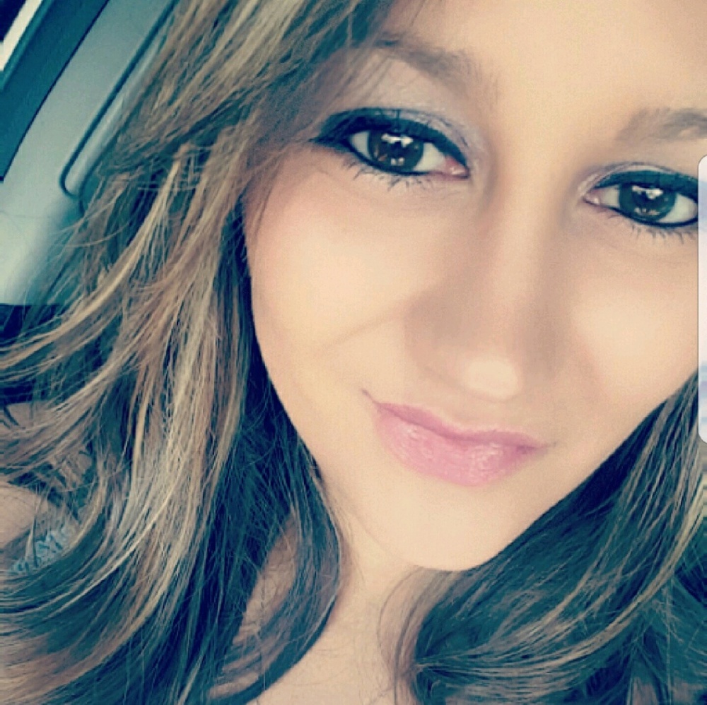 Meet your Posher, Desiree