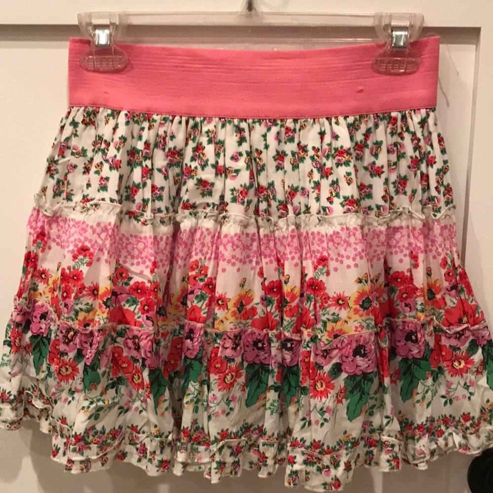 Mini flower patterned flowy skirt by Blanco