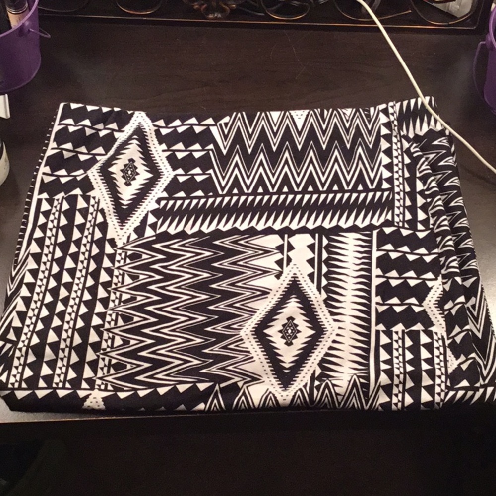 Aztec print fitting skirt