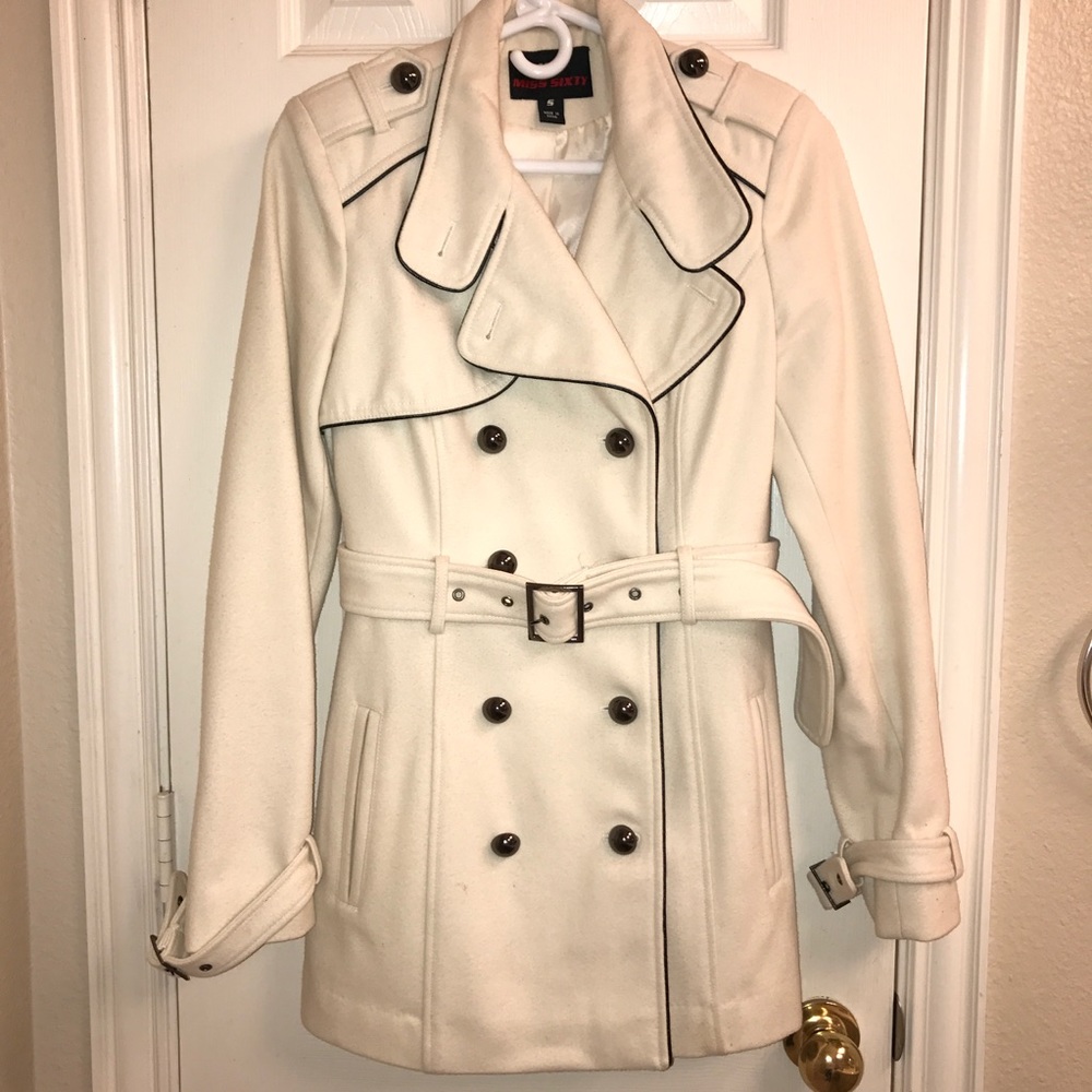 White Wool Peacoat with Belt, Double-Breasted; Women’s Small