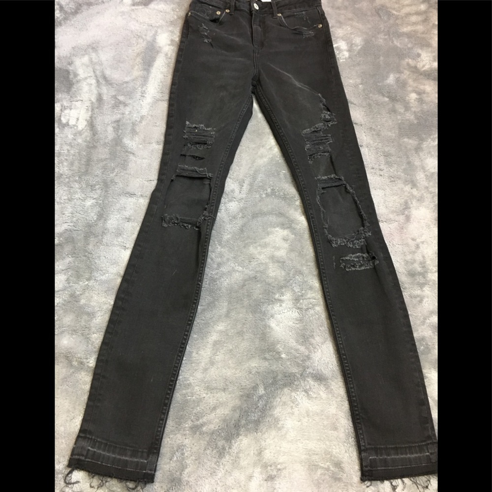 ☠️Abercrombie High Rise Ripped Black Jeans☠️