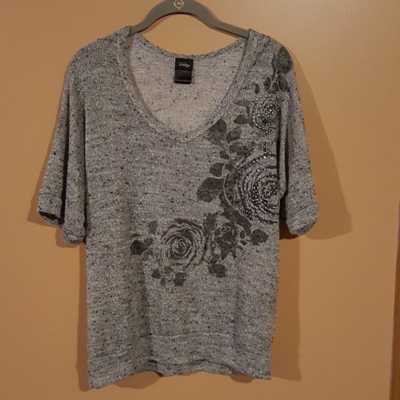Vanity Blouse - Picture 1 of 4