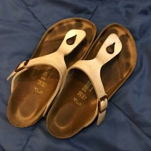 Pearl White Gizeh Birkenstocks