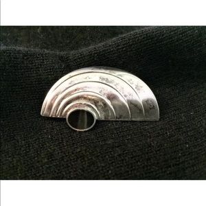 Vintage sterling pin w/ onyx