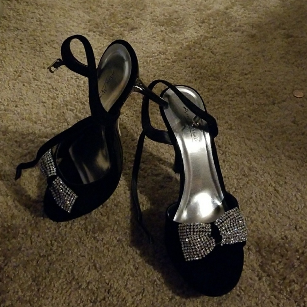 Rhinestone bow shoes