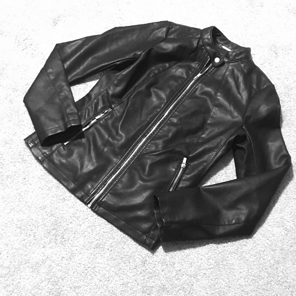 NWOT💋Black faux leather jacket size: Small