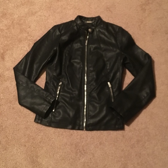 NWOT💋Black faux leather jacket size: Small - Picture 2 of 6
