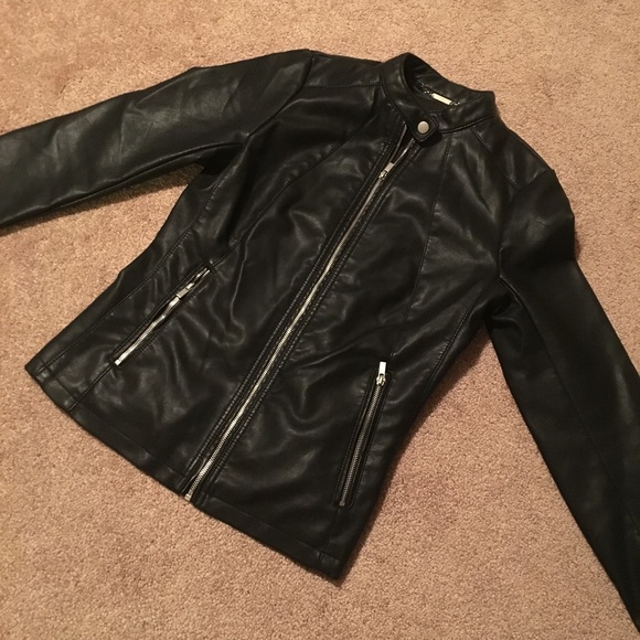 NWOT💋Black faux leather jacket size: Small - Picture 3 of 6