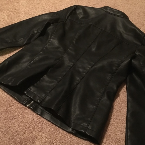 NWOT💋Black faux leather jacket size: Small - Picture 4 of 6