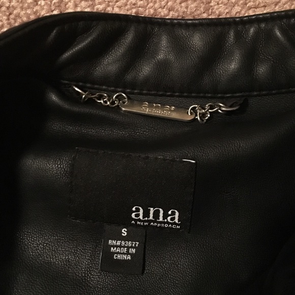 NWOT💋Black faux leather jacket size: Small - Picture 6 of 6