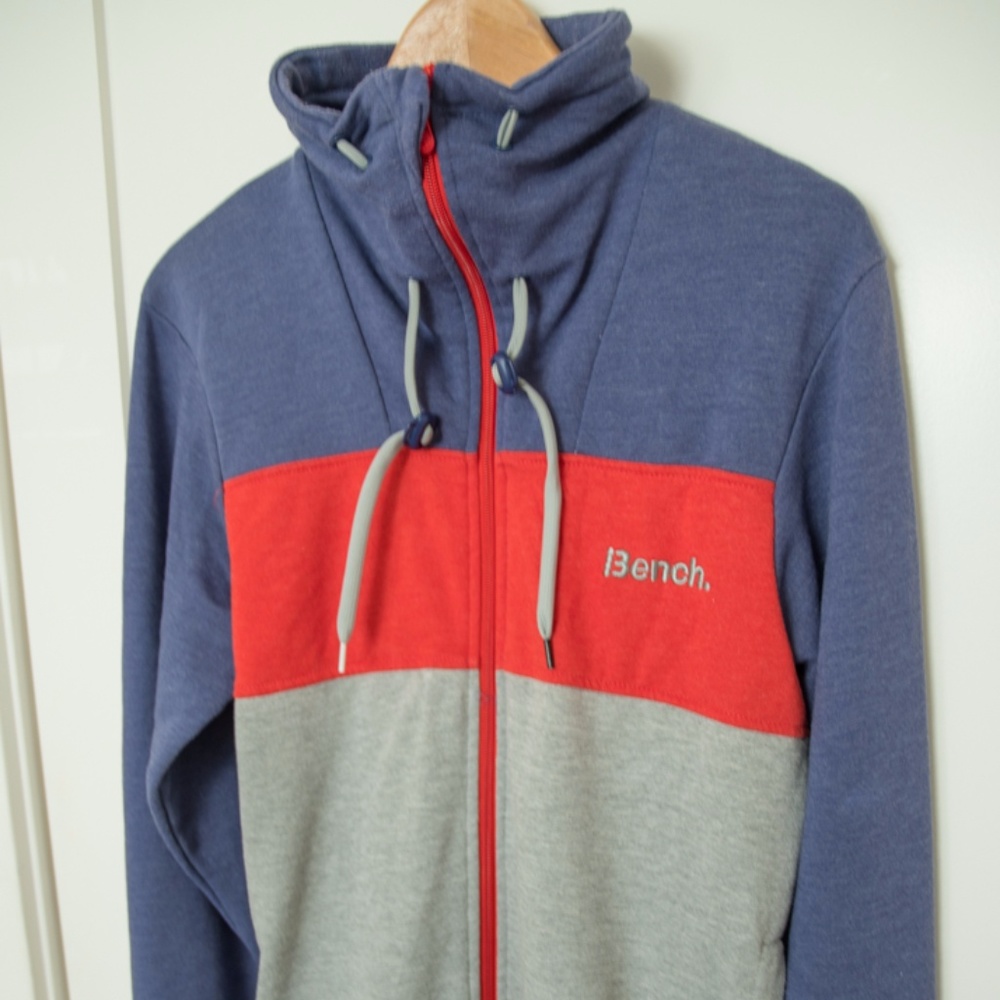Bench Sweatshirt with Thumb Holes
