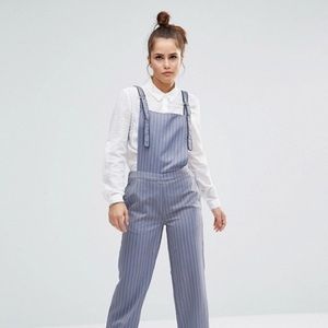 🍁🍂Trendy Sister Jane pinstripe overalls BNWT S-M