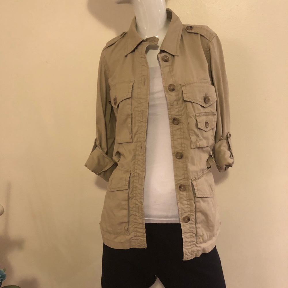🎉🎉 Flash sale! Tan Beige jacket by gap - Picture 2 of 7