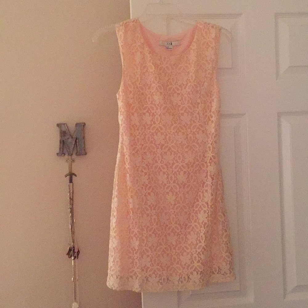 Sleeveless off-white lace dress